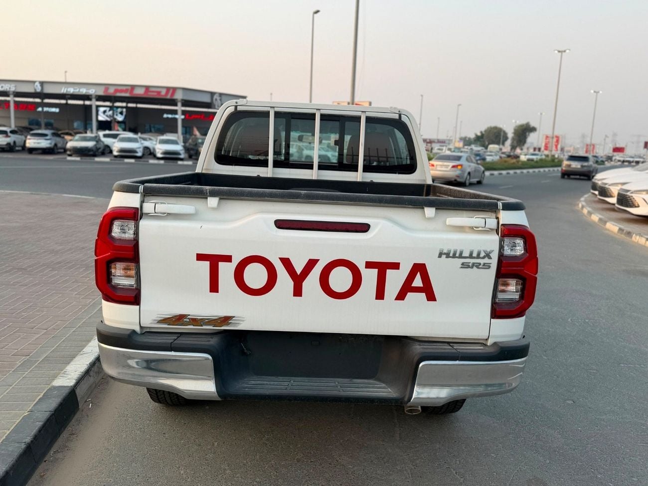 Toyota Hilux 2.7 л 2026 г. Белый