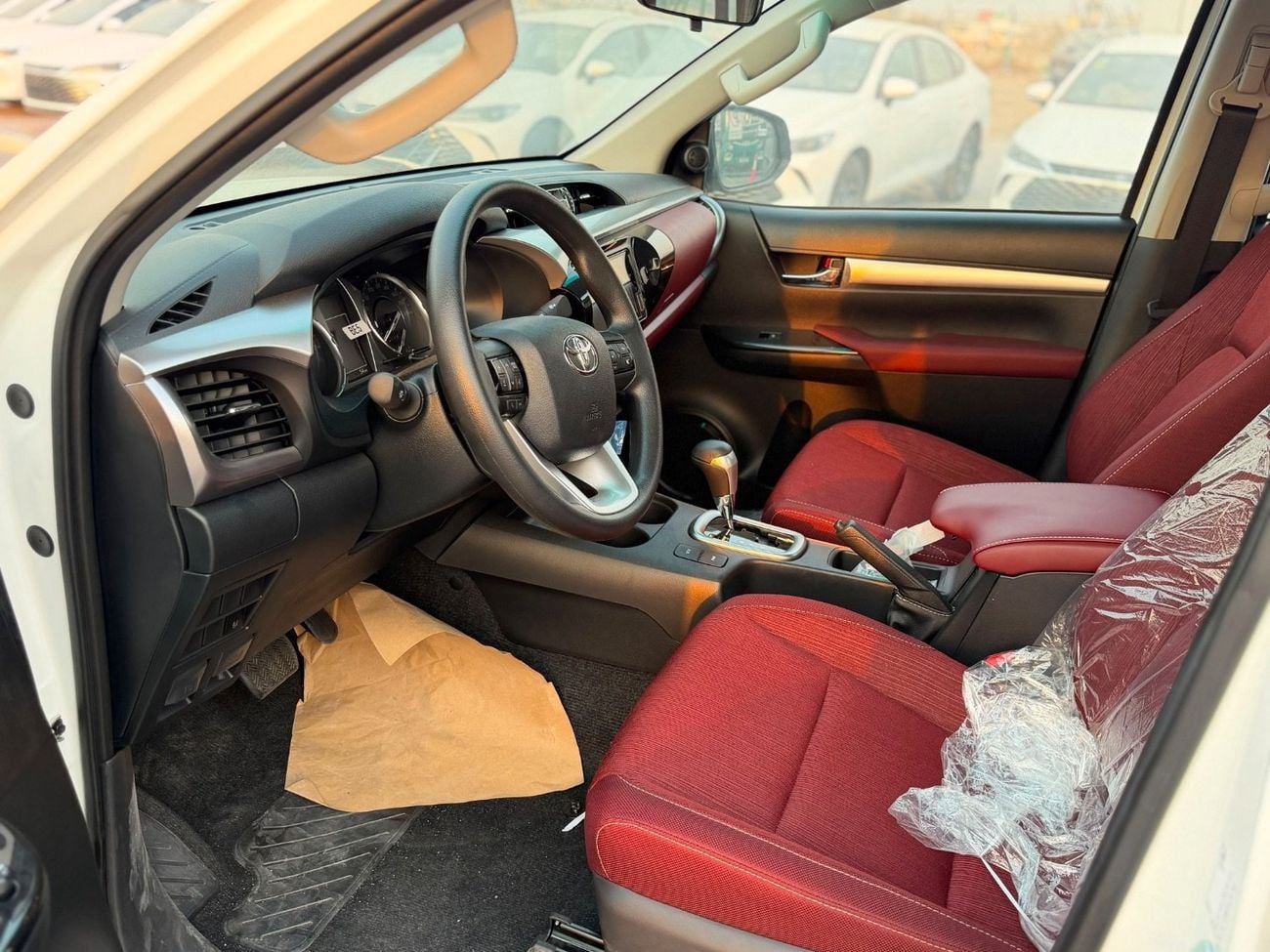 Toyota Hilux 2.7 л 2026 г. Белый