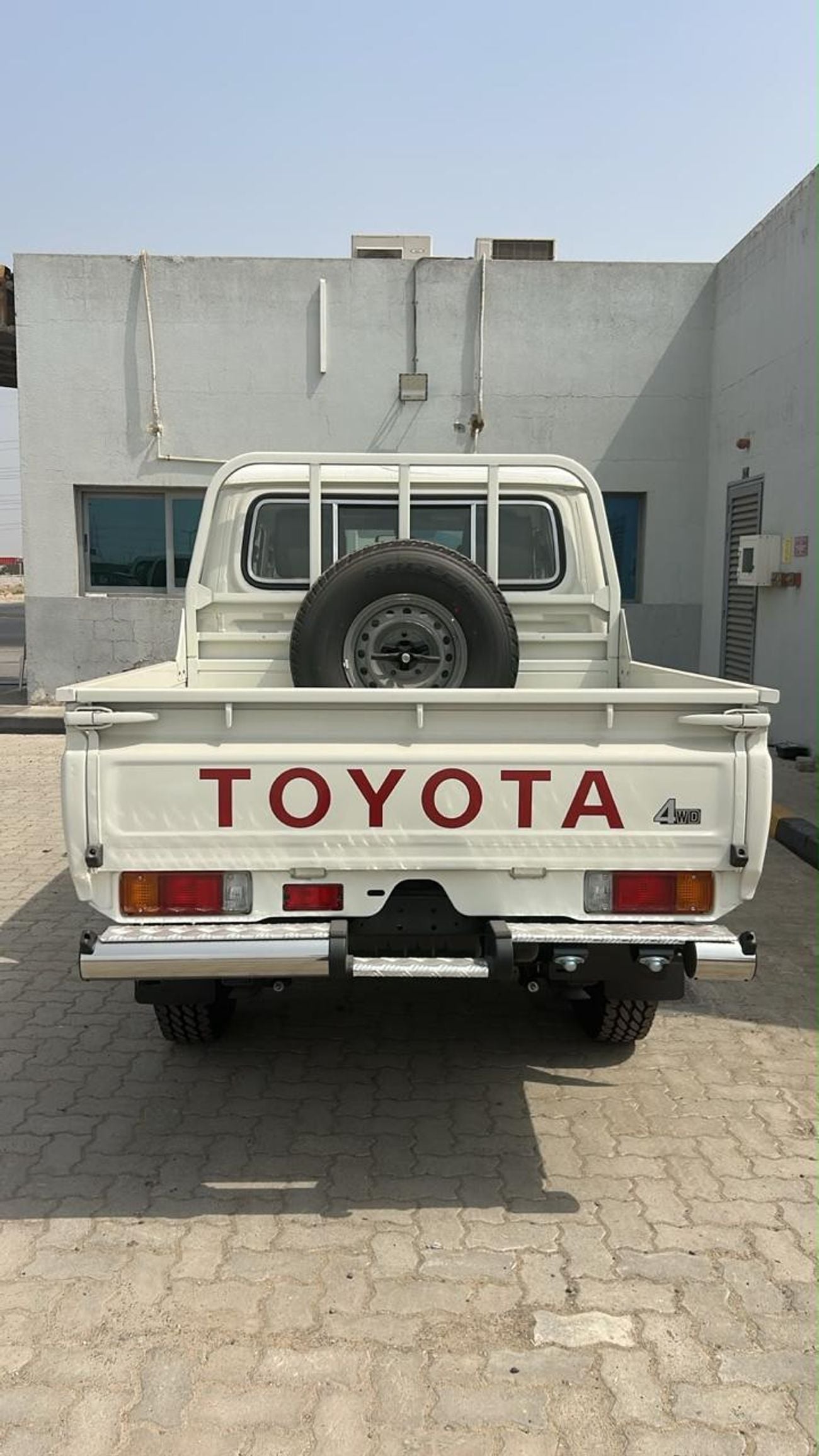 Toyota Land Cruiser Pick Up 2.8 л 2026 г. Белый