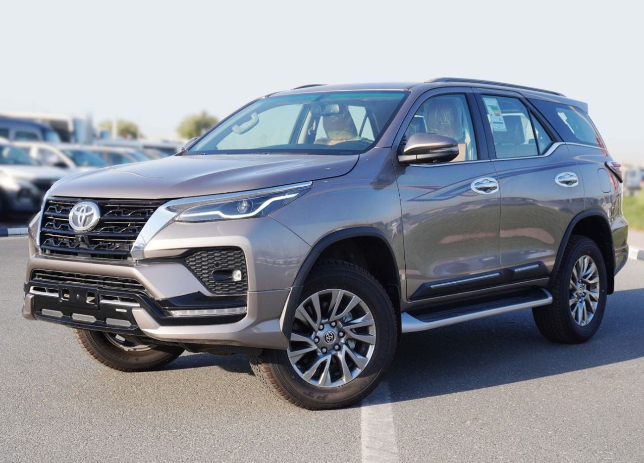 Toyota Fortuner 4.0 л 2026 г. Коричневый, пробег 3 км