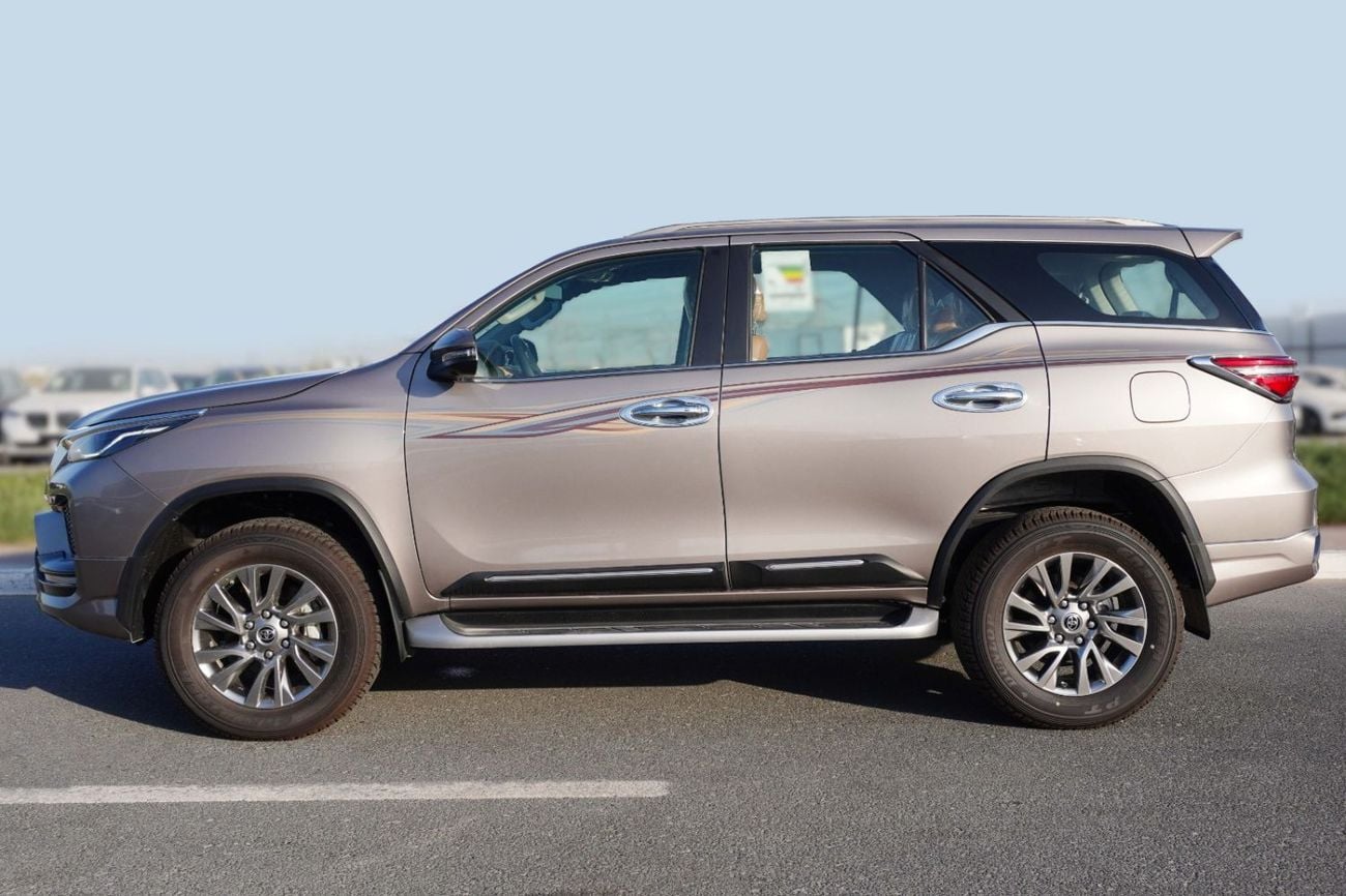 Toyota Fortuner 4.0 л 2026 г. Коричневый, пробег 3 км