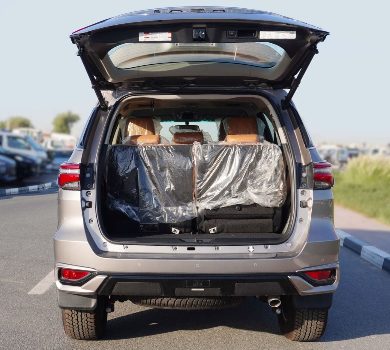 Toyota Fortuner 4.0 л 2026 г. Коричневый, пробег 3 км