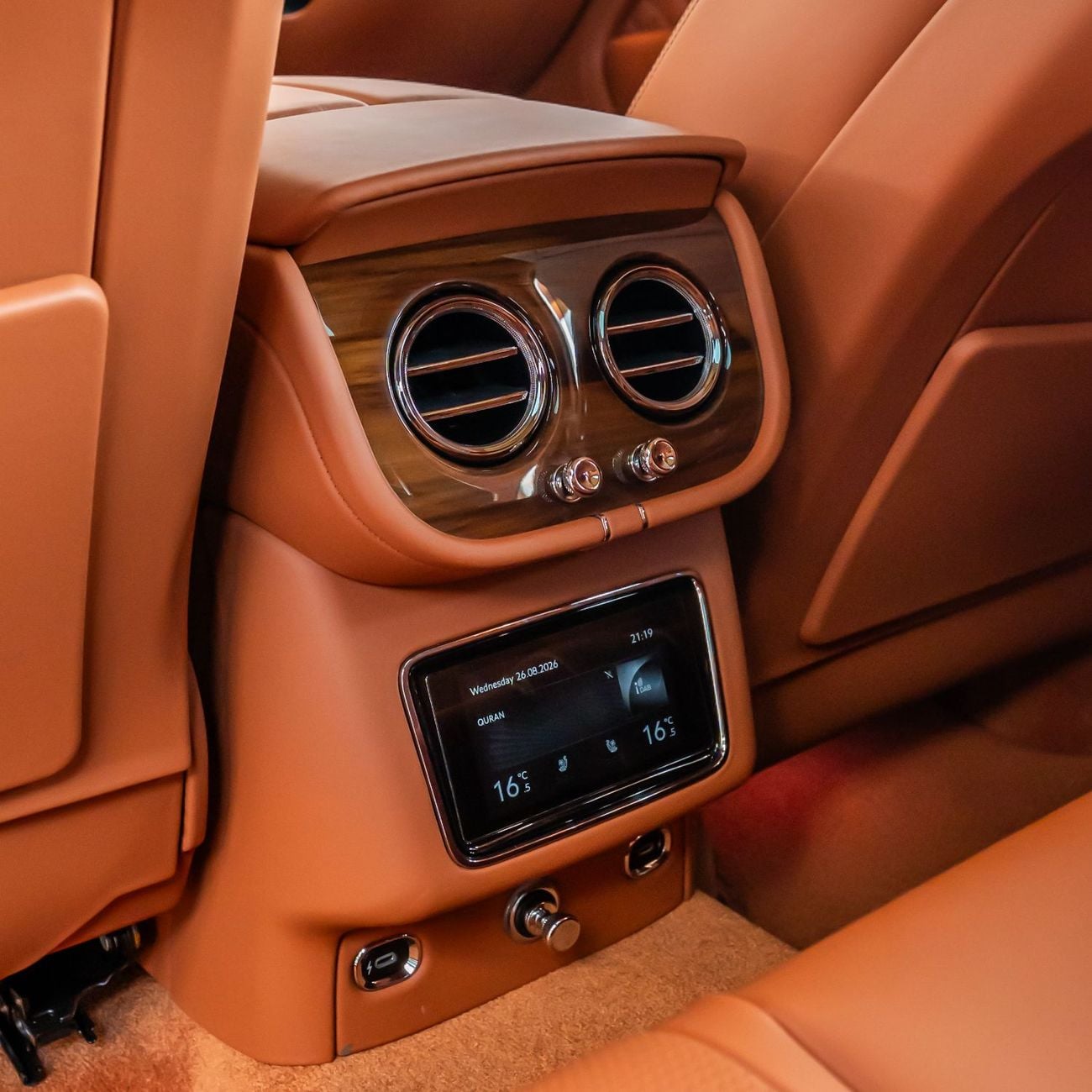 Bentley Bentayga 4.0 л 2023 г. Чёрный, пробег 68 км