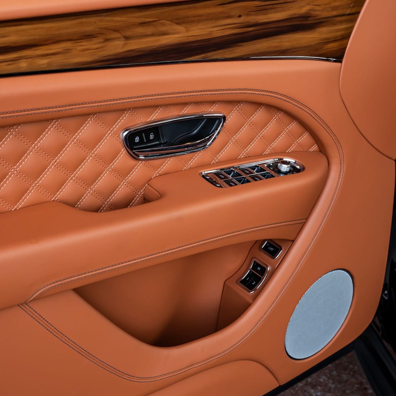 Bentley Bentayga 4.0 л 2023 г. Чёрный, пробег 68 км