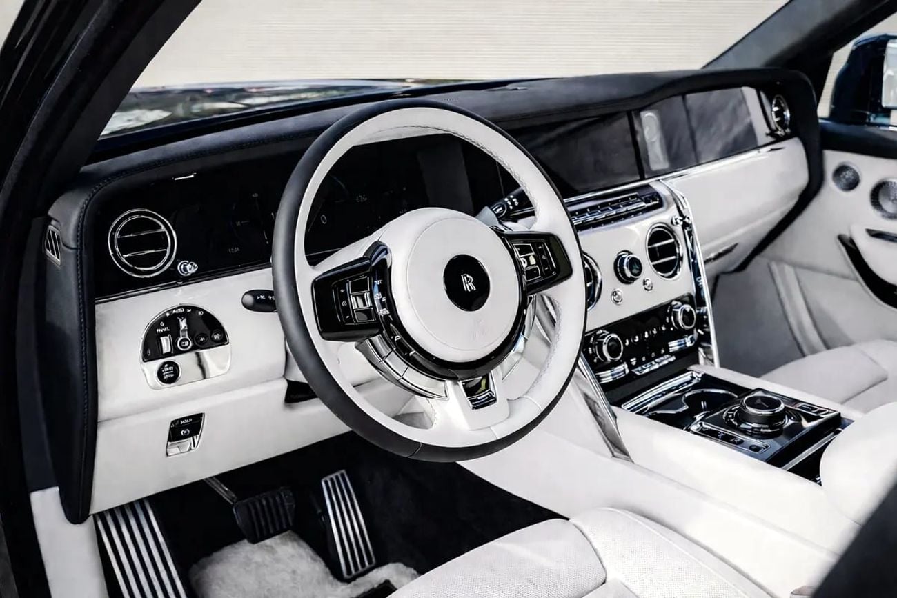 Rolls Royce Cullinan 4.0 л 2026 г. Чёрный, пробег 50 км