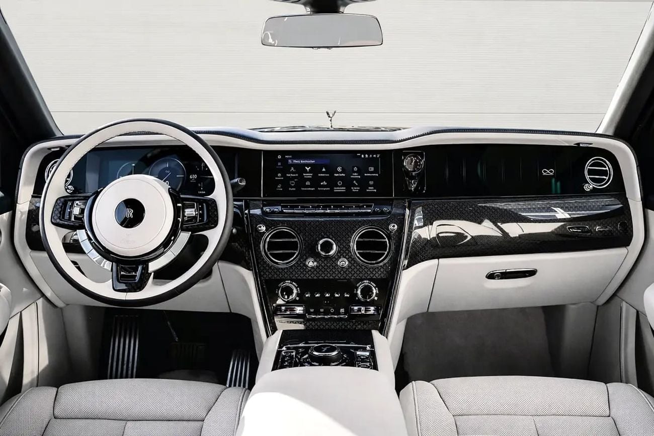 Rolls Royce Cullinan 4.0 л 2026 г. Чёрный, пробег 50 км