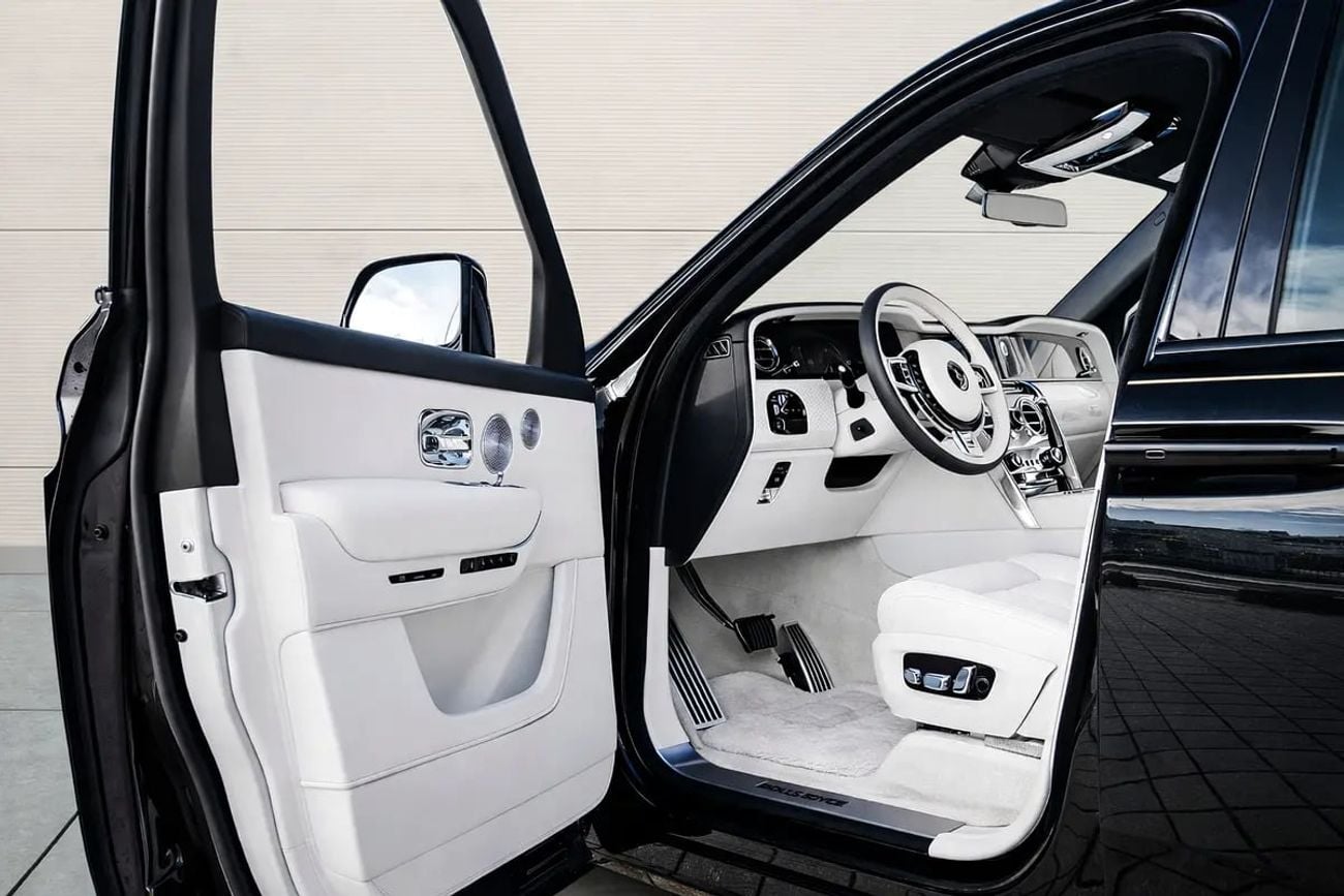 Rolls Royce Cullinan 4.0 л 2026 г. Чёрный, пробег 50 км