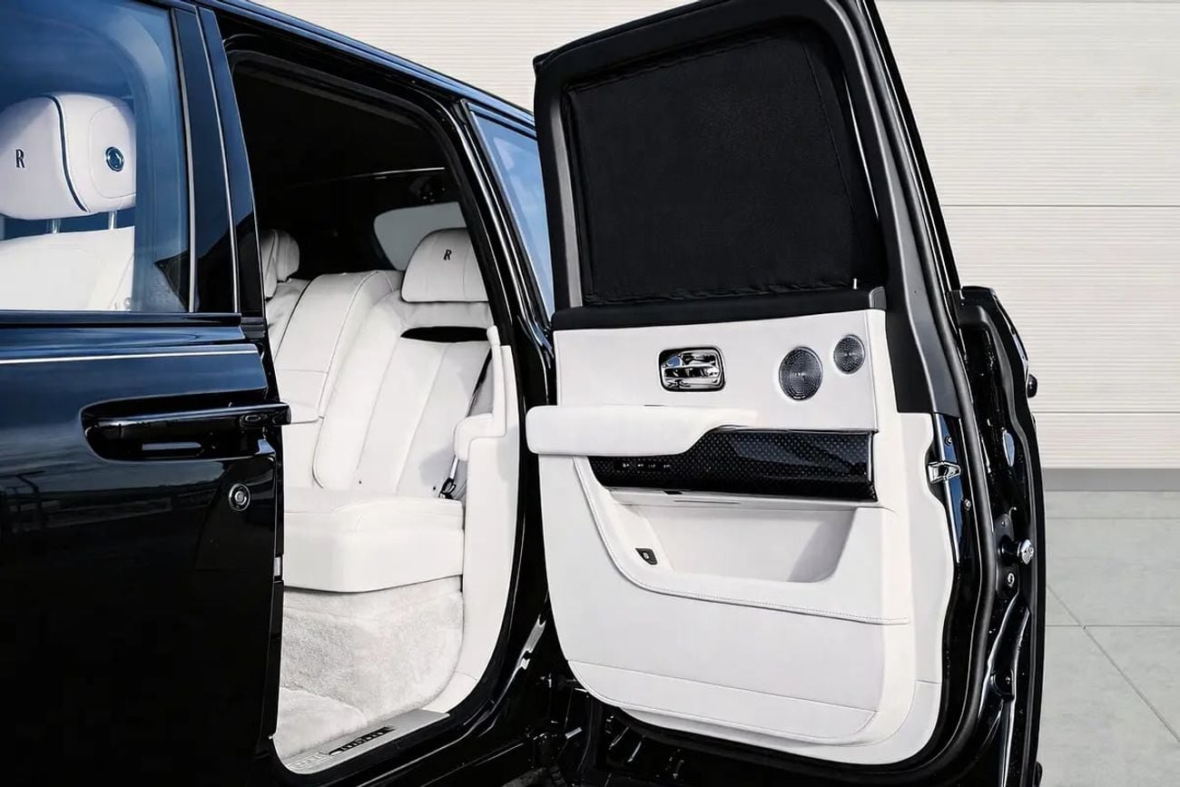 Rolls Royce Cullinan 4.0 л 2026 г. Чёрный, пробег 50 км