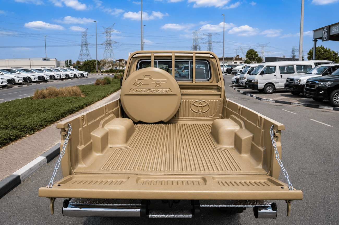 Toyota Land Cruiser Pickup 70 4.0 л 2026 г. Бежевый