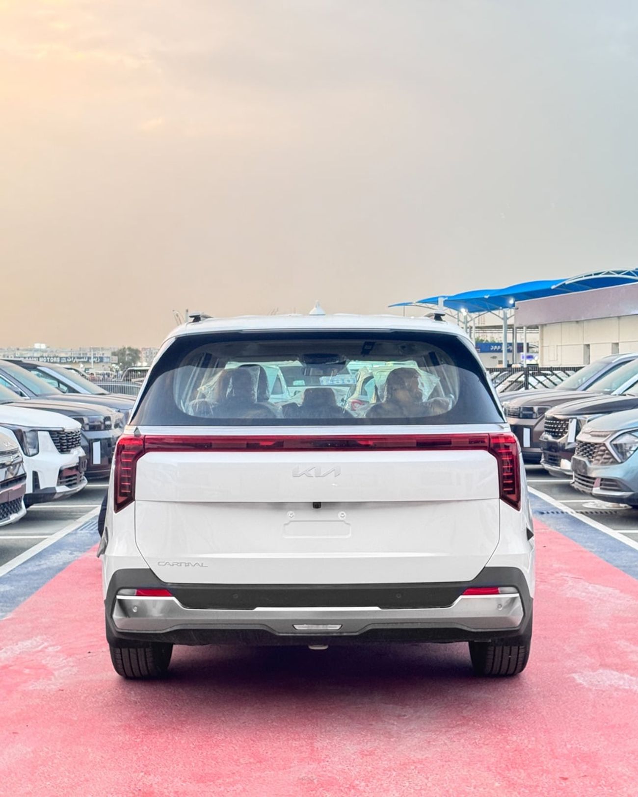 Kia Carnival 3.5 л 2027 г. Белый