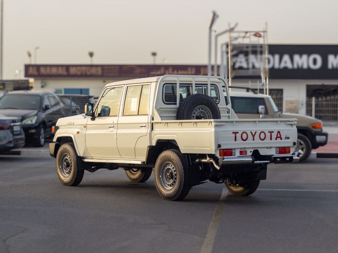 Toyota Land Cruiser 70 2.8 л 2026 г. Белый