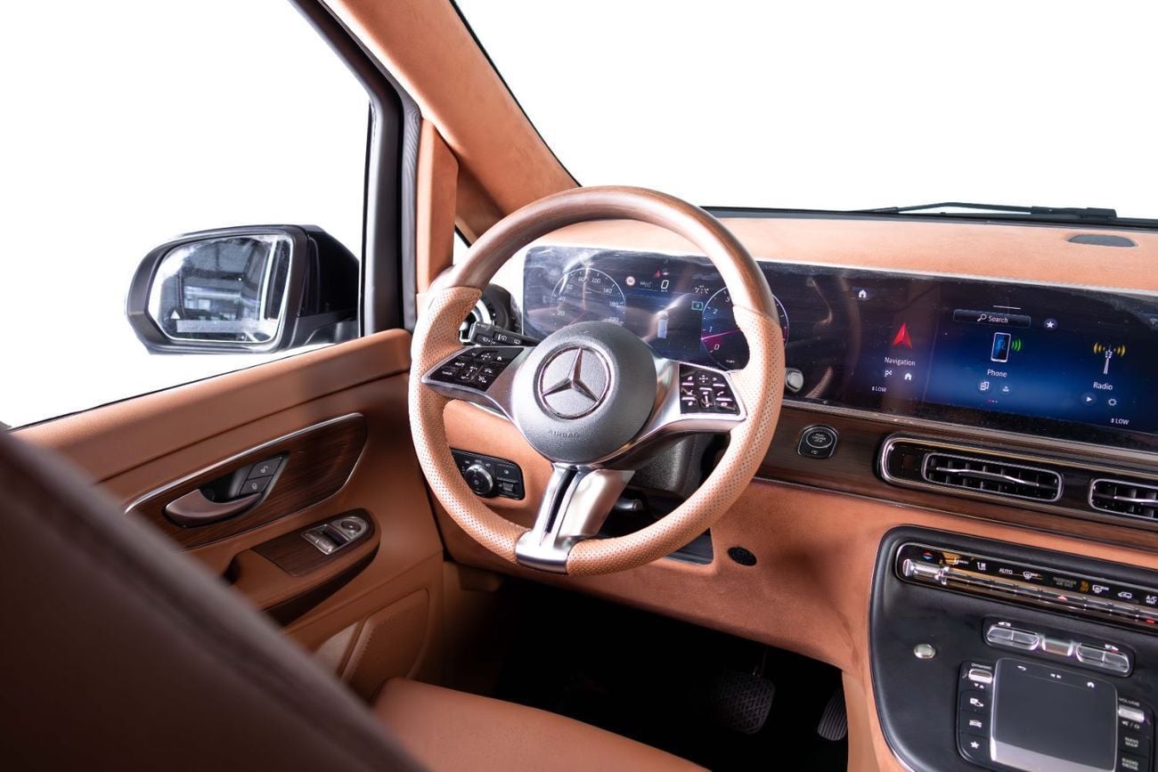 Mercedes Benz V300 2.0 л 2025 г. Чёрный, пробег 23 км