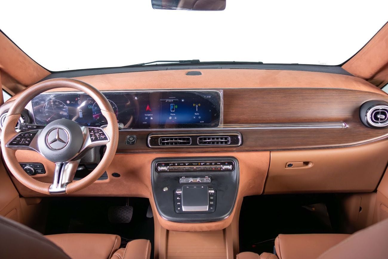 Mercedes Benz V300 2.0 л 2025 г. Чёрный, пробег 23 км