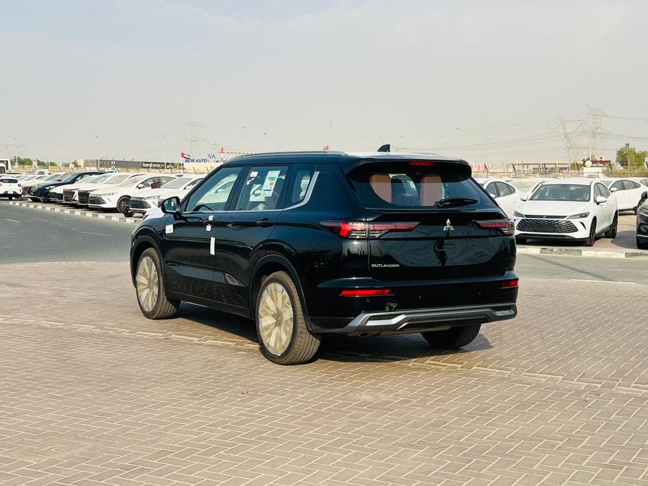 Mitsubishi Outlander 2.5 л 2026 г. Чёрный