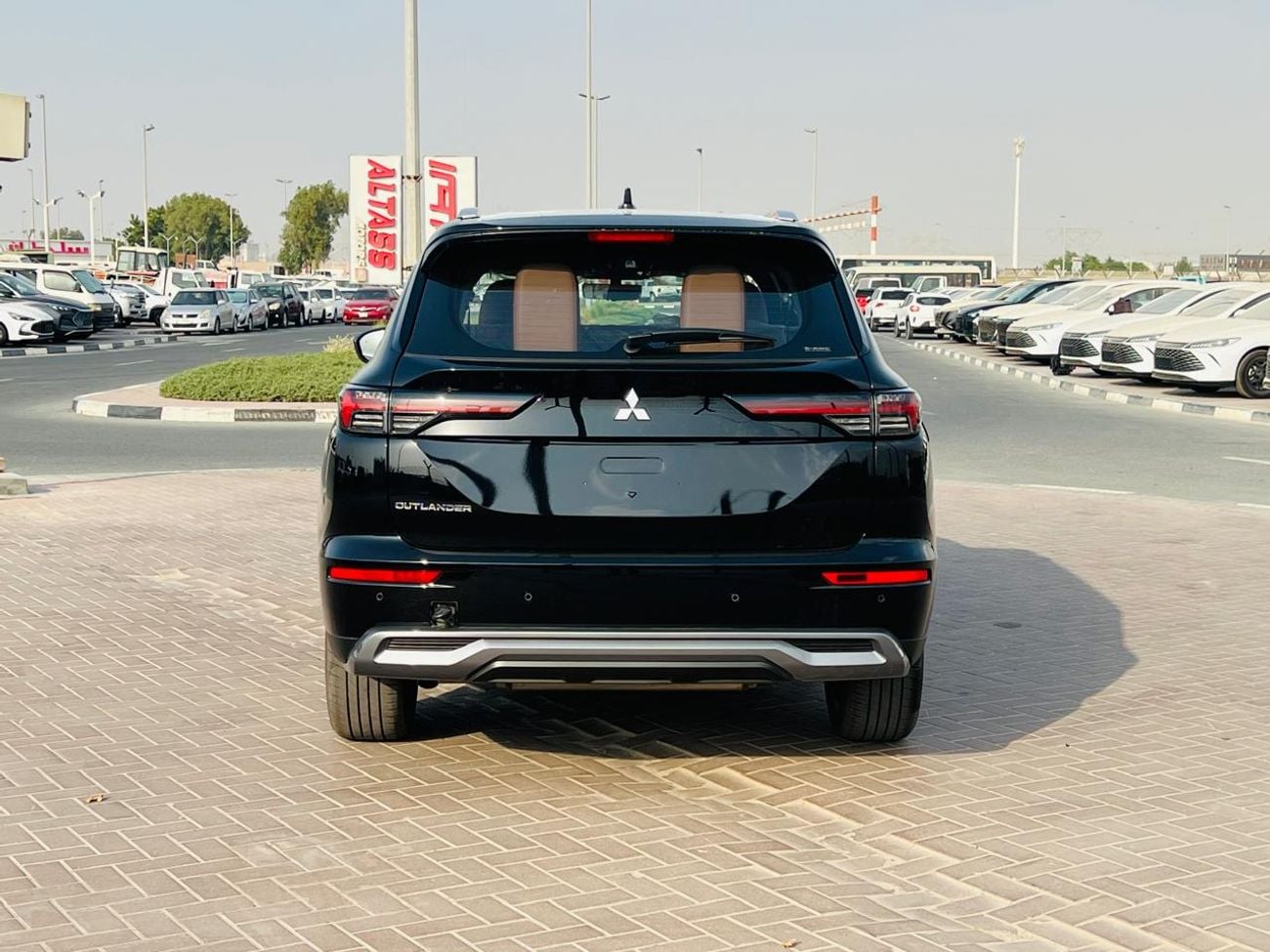 Mitsubishi Outlander 2.5 л 2026 г. Чёрный