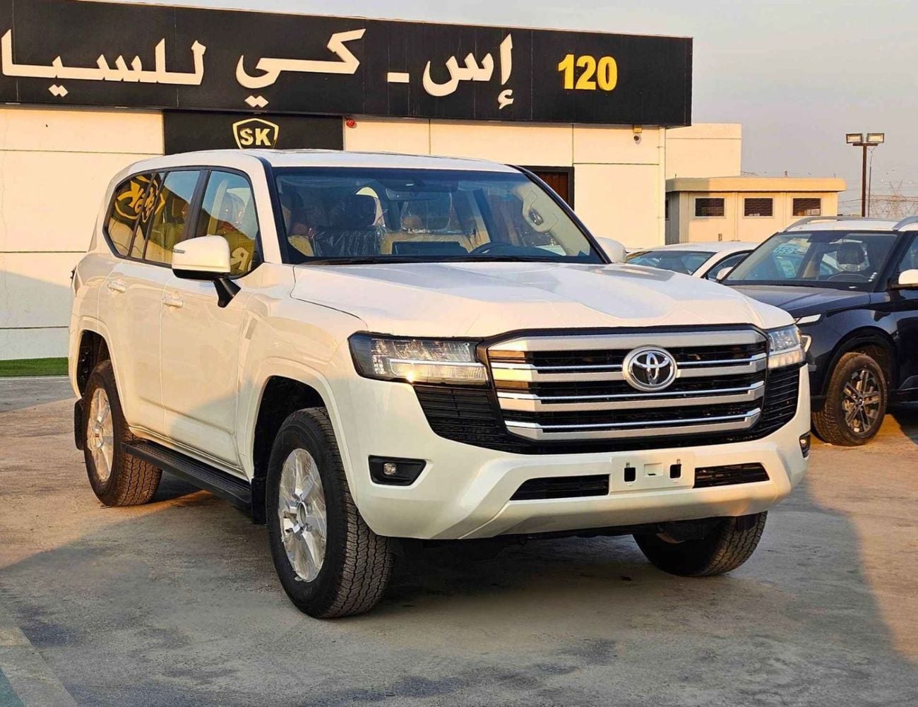 Toyota Land Cruiser 3.5 л 2026 г. Белый