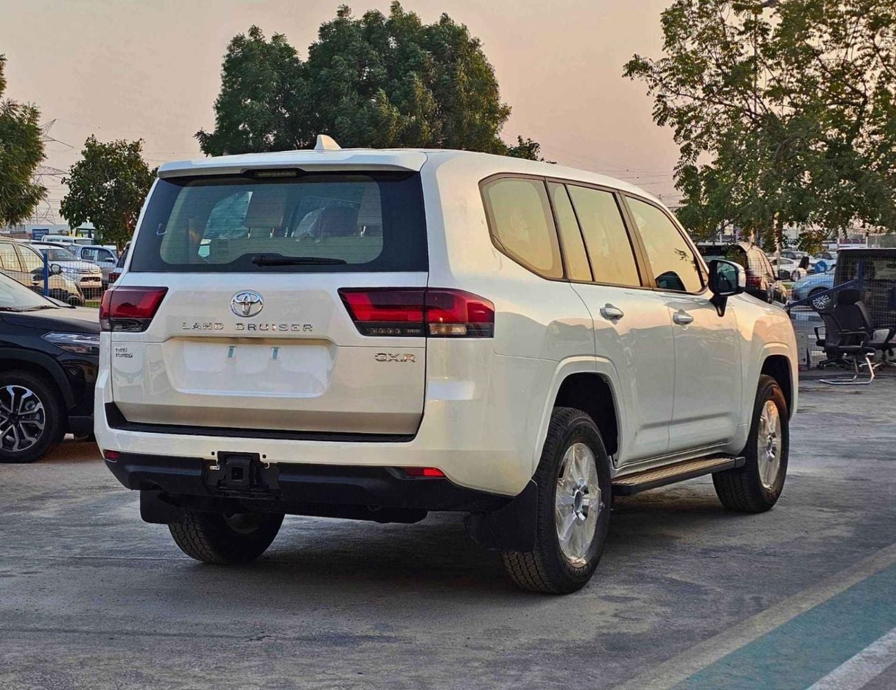 Toyota Land Cruiser 3.5 л 2026 г. Белый