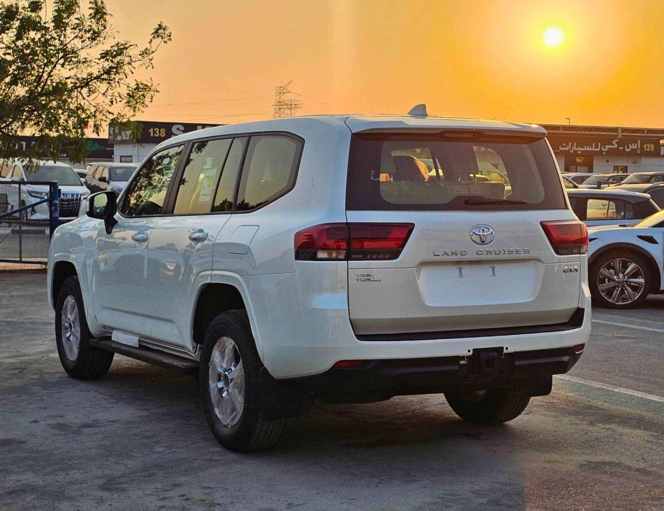 Toyota Land Cruiser 3.5 л 2026 г. Белый