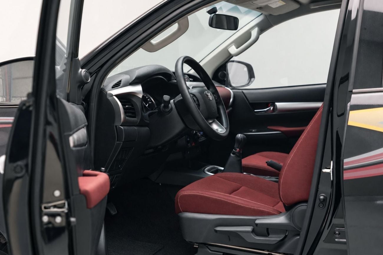 Toyota Hilux 2.7 л 2026 г. Чёрный