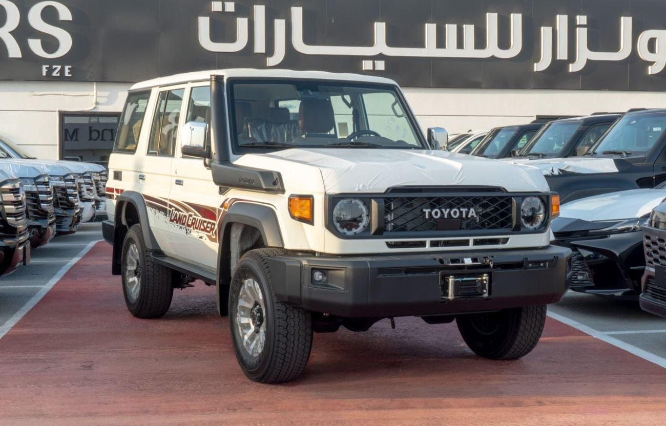 Toyota Land Cruiser 70 2.8 л 2026 г. Белый