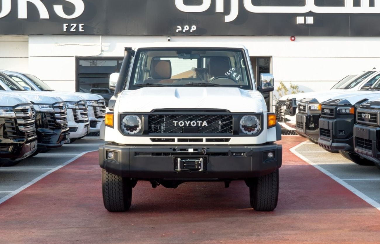 Toyota Land Cruiser 70 2.8 л 2026 г. Белый