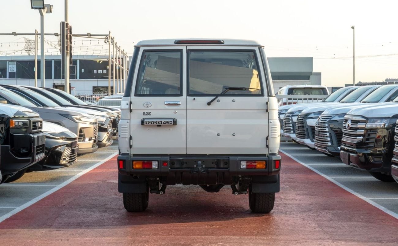 Toyota Land Cruiser 70 2.8 л 2026 г. Белый