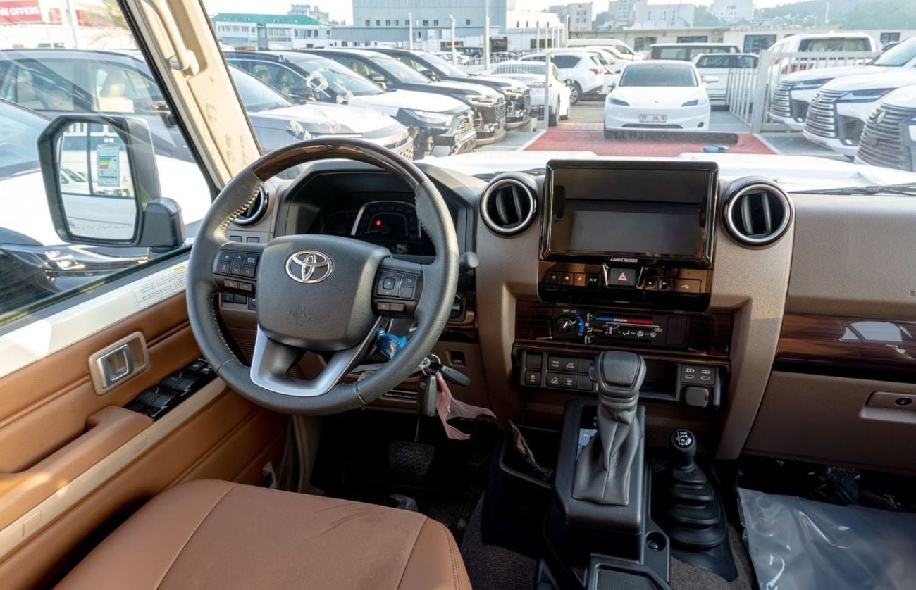 Toyota Land Cruiser 70 2.8 л 2026 г. Белый