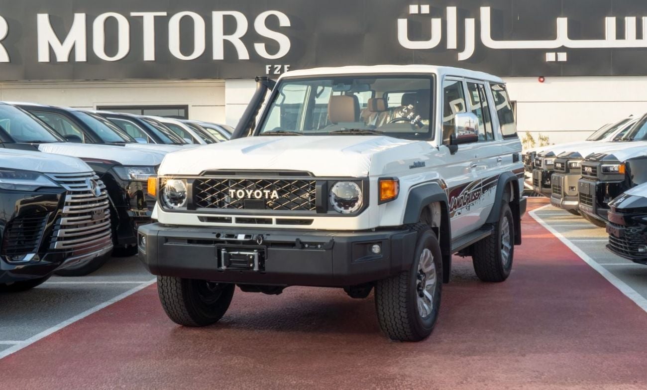 Toyota Land Cruiser 70 2.8 л 2026 г. Белый