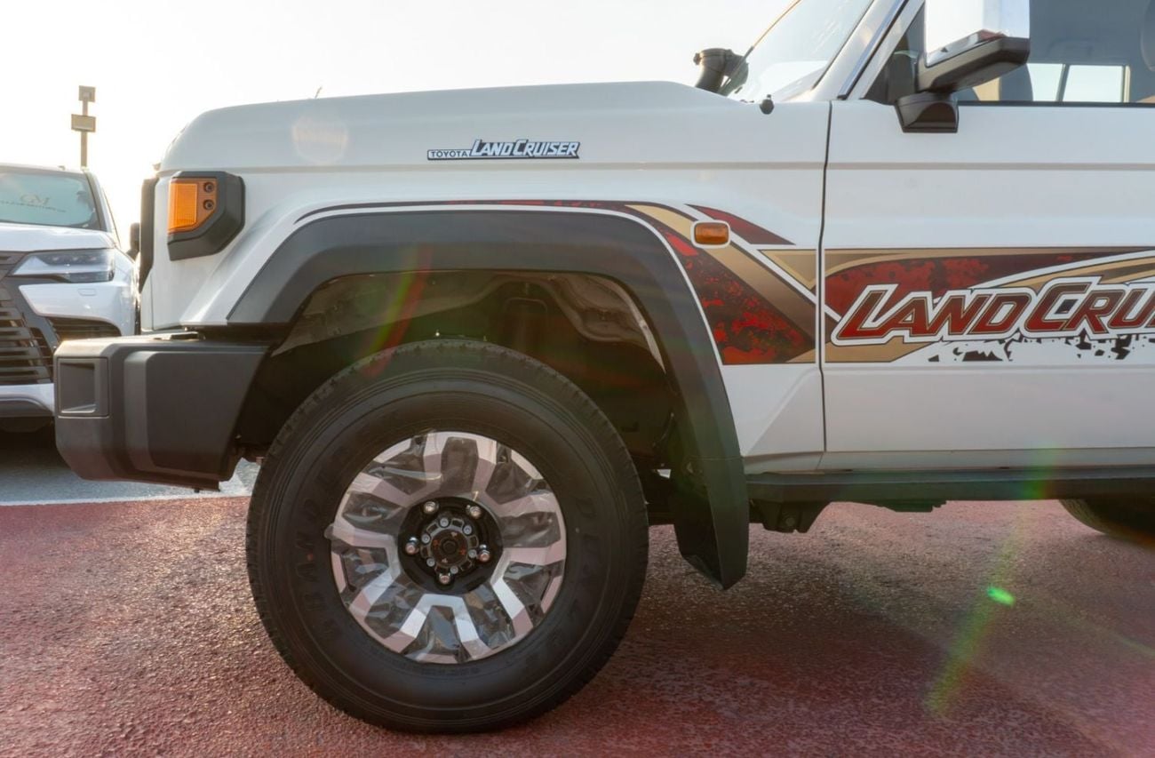 Toyota Land Cruiser 70 2.8 л 2026 г. Белый