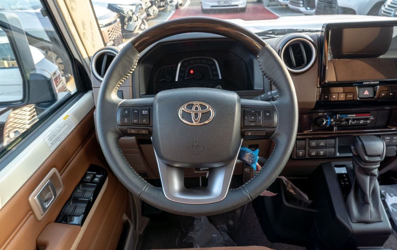 Toyota Land Cruiser 70 2.8 л 2026 г. Белый