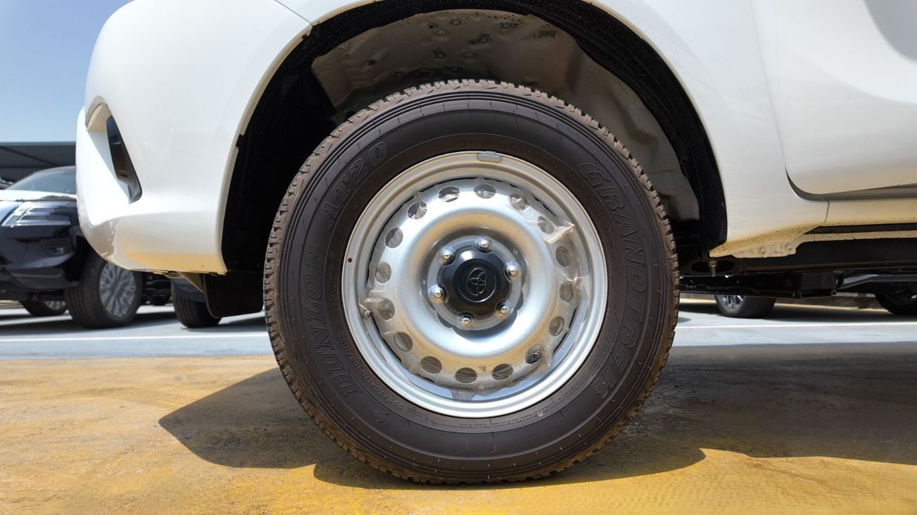 Toyota Hilux 2.4 л 2026 г. Белый