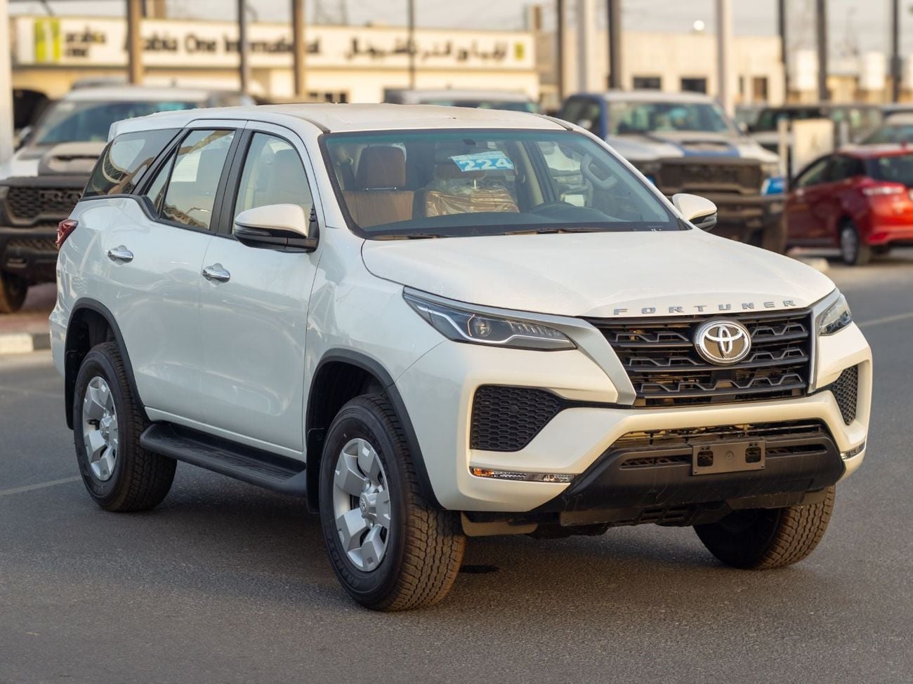 Toyota Fortuner 2.4 л 2026 г. Белый