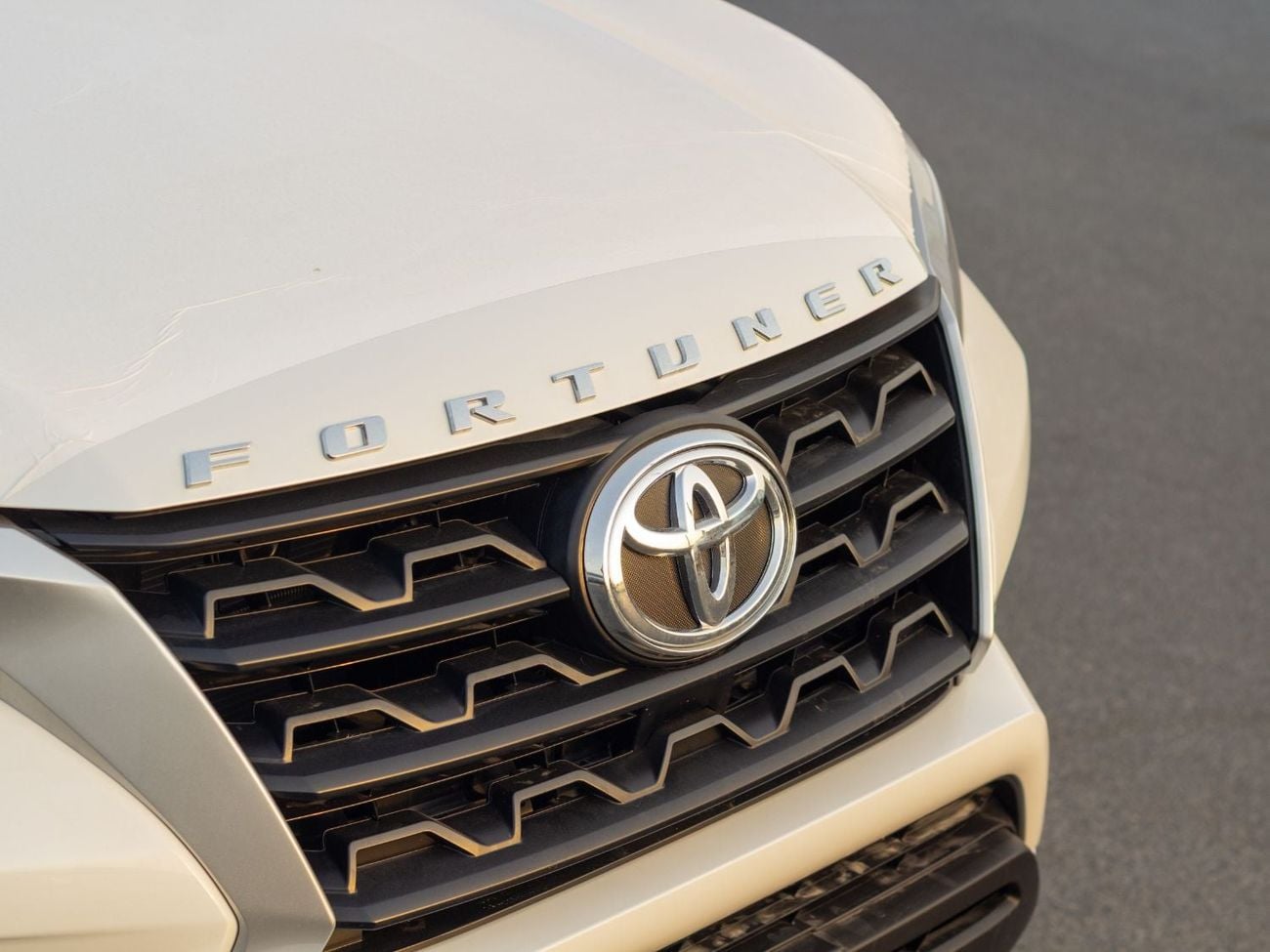 Toyota Fortuner 2.4 л 2026 г. Белый