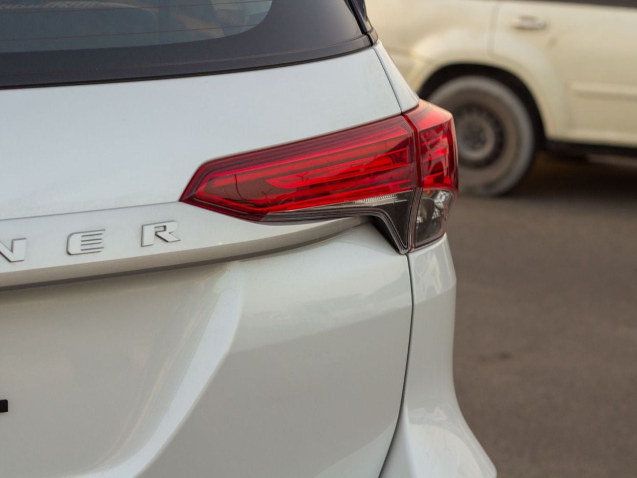 Toyota Fortuner 2.4 л 2026 г. Белый