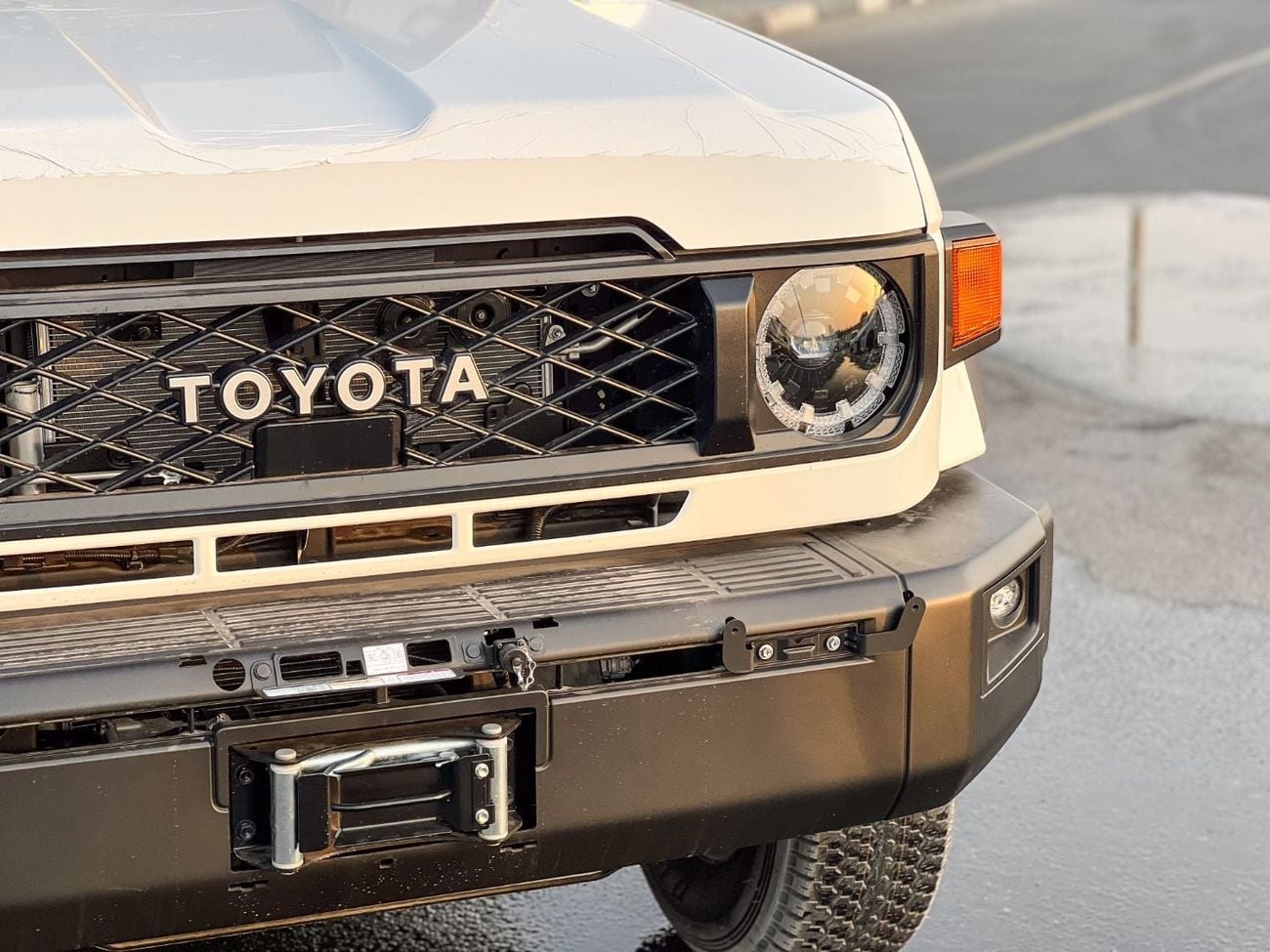 Toyota Land Cruiser Pick Up 4.0 л 2026 г. Белый