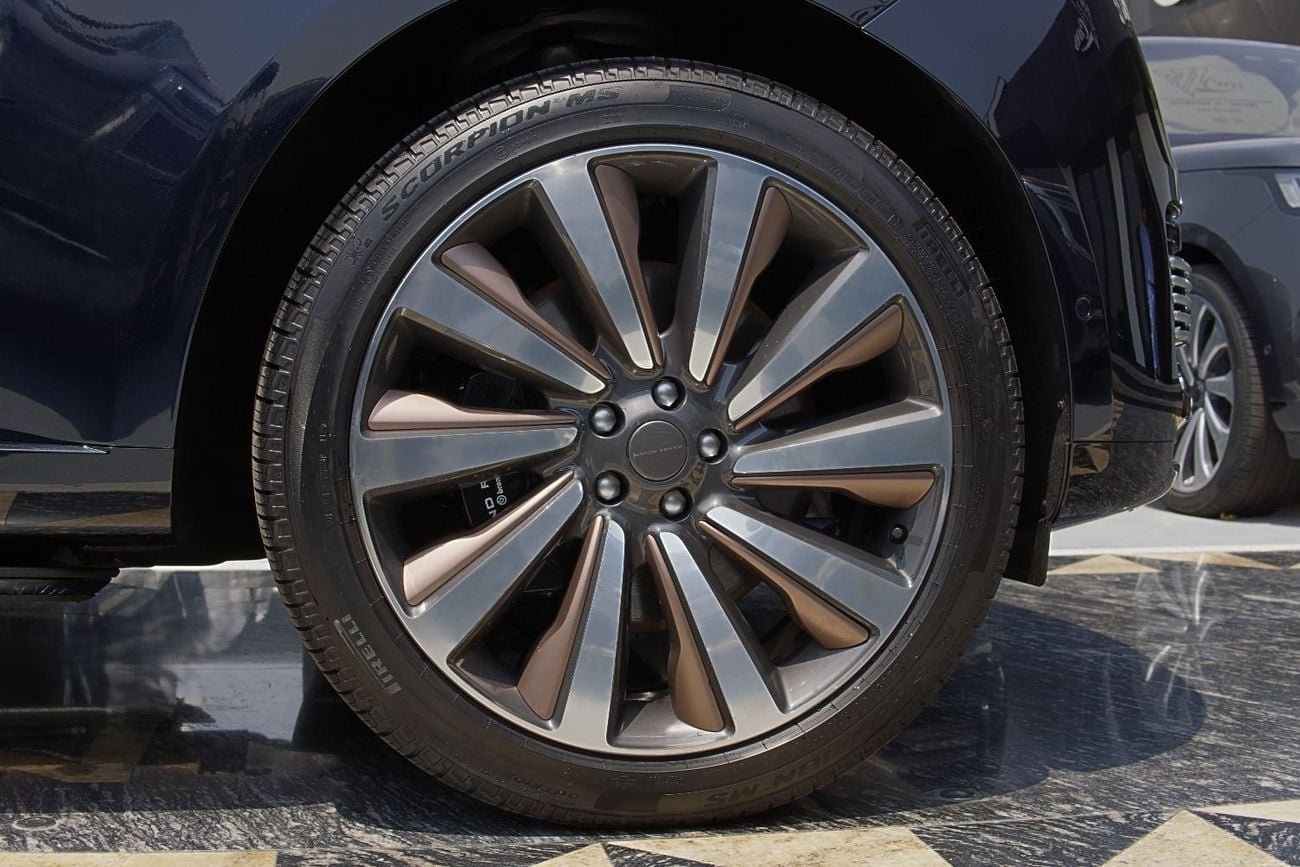 Land Rover Range Rover 4.4 л 2026 г. Синий
