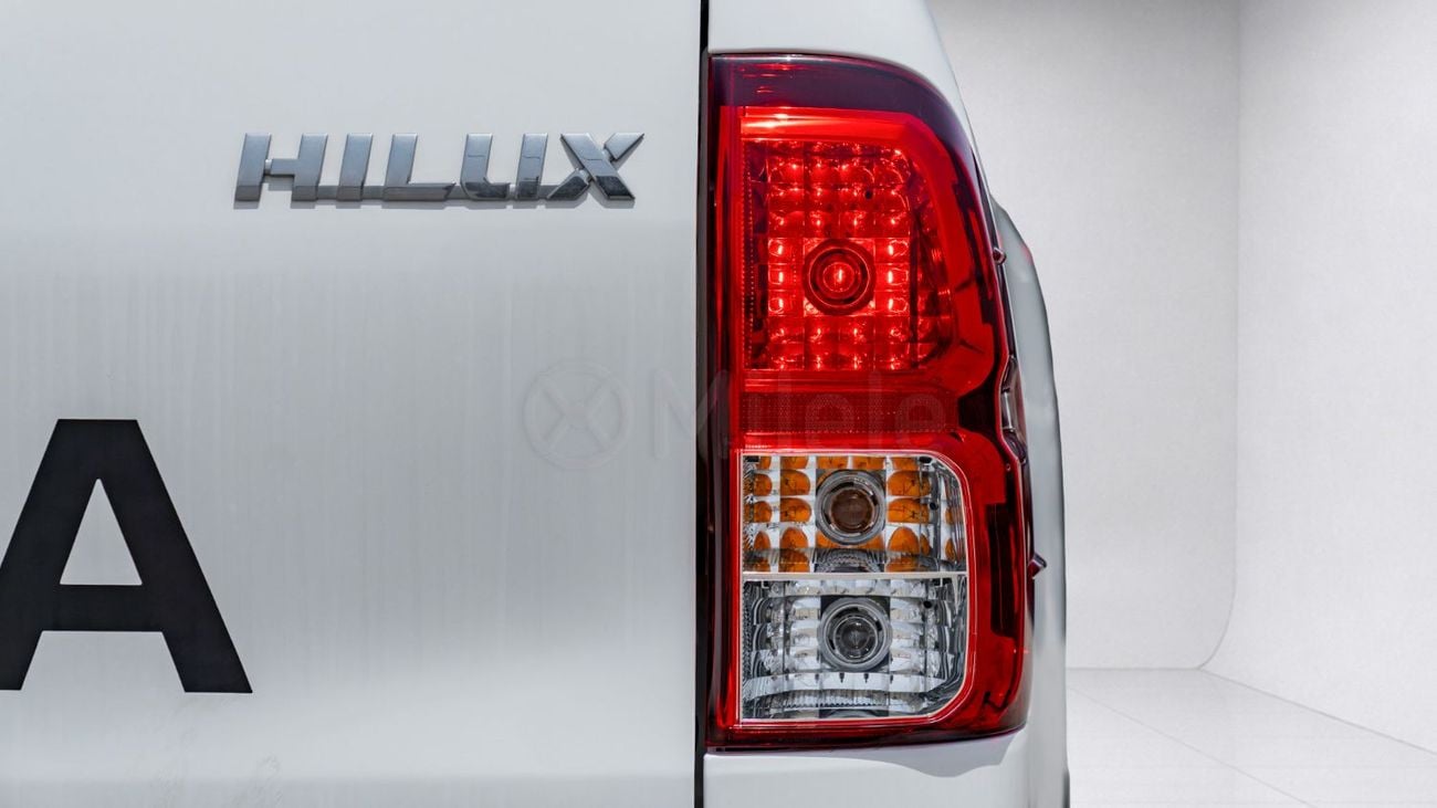 Toyota Hilux 2.7 л 2026 г. Белый