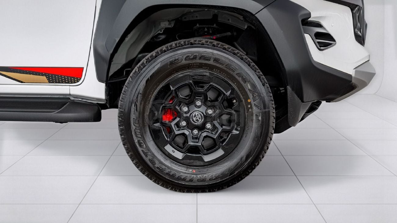 Toyota Hilux 4.0 л 2026 г. Белый