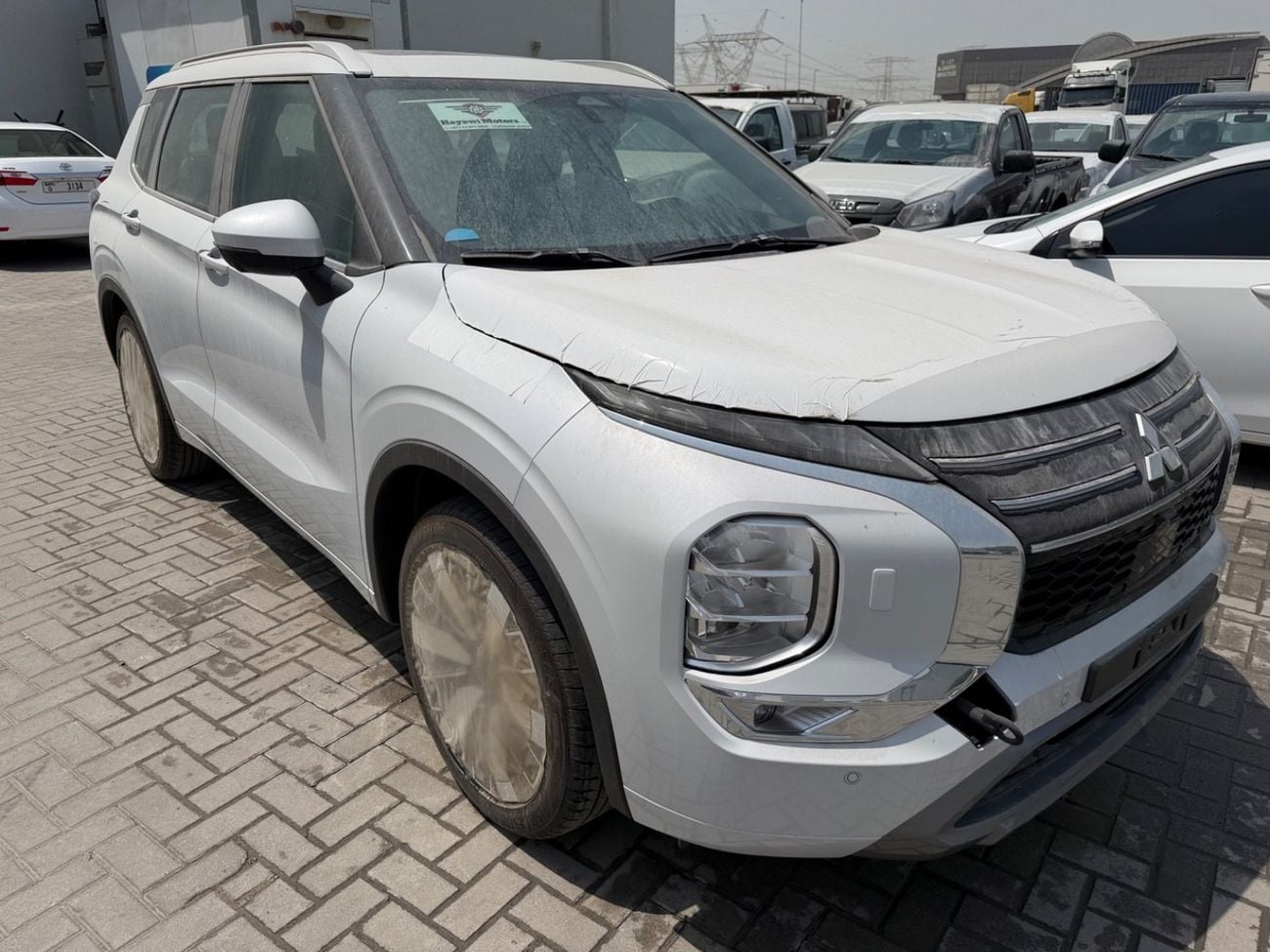 Mitsubishi Outlander 2.5 л 2026 г. Белый, пробег 1 км
