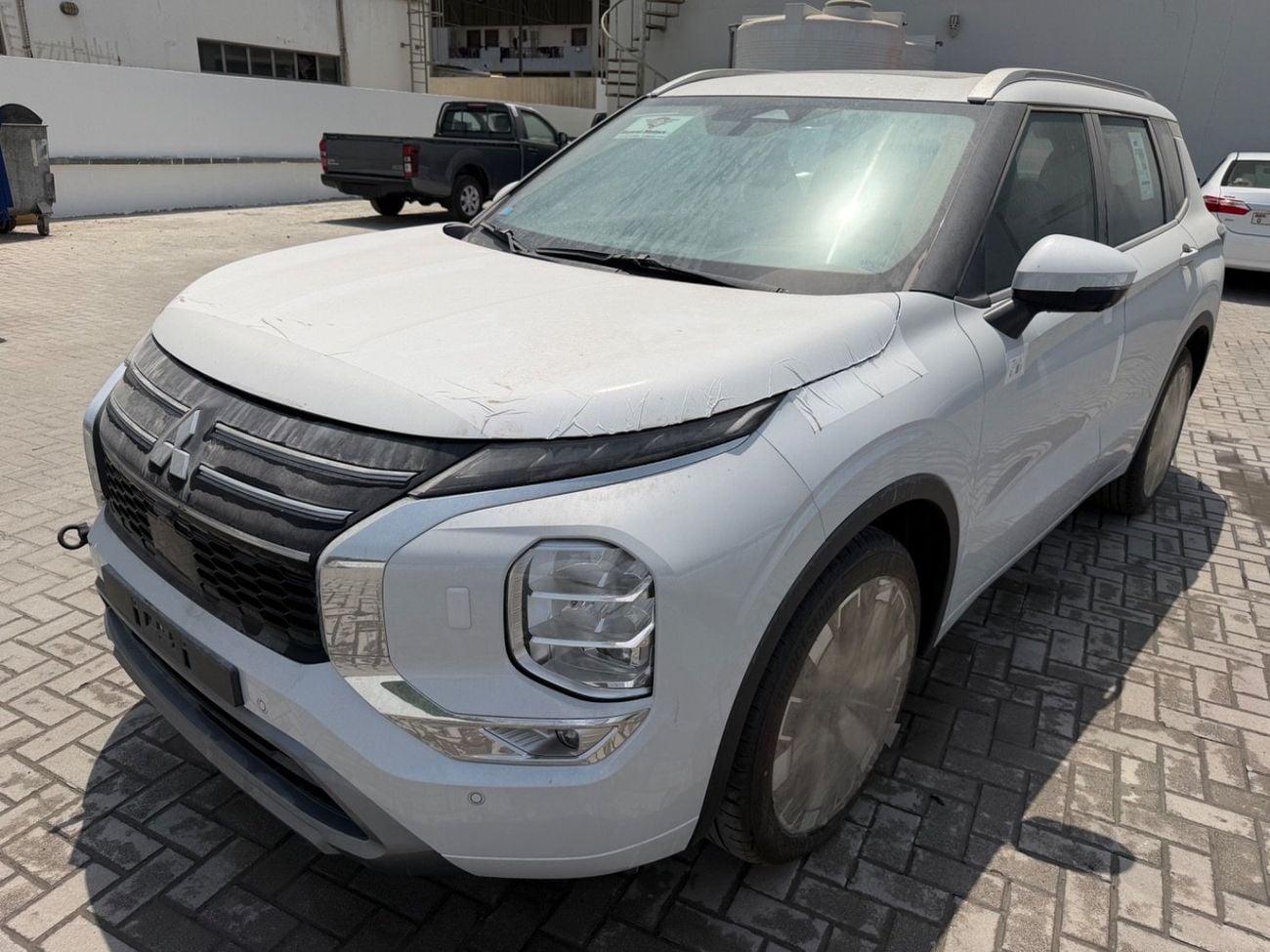 Mitsubishi Outlander 2.5 л 2026 г. Белый, пробег 1 км