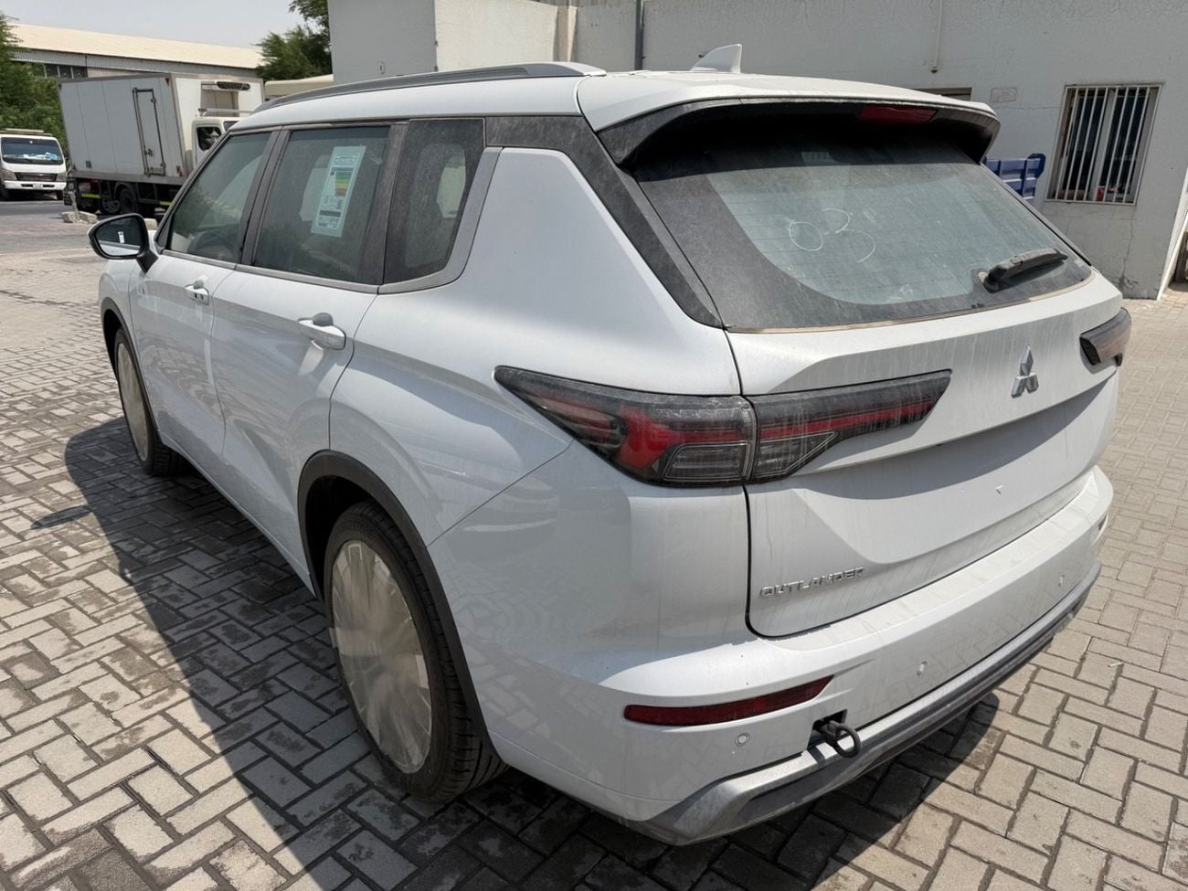 Mitsubishi Outlander 2.5 л 2026 г. Белый, пробег 1 км