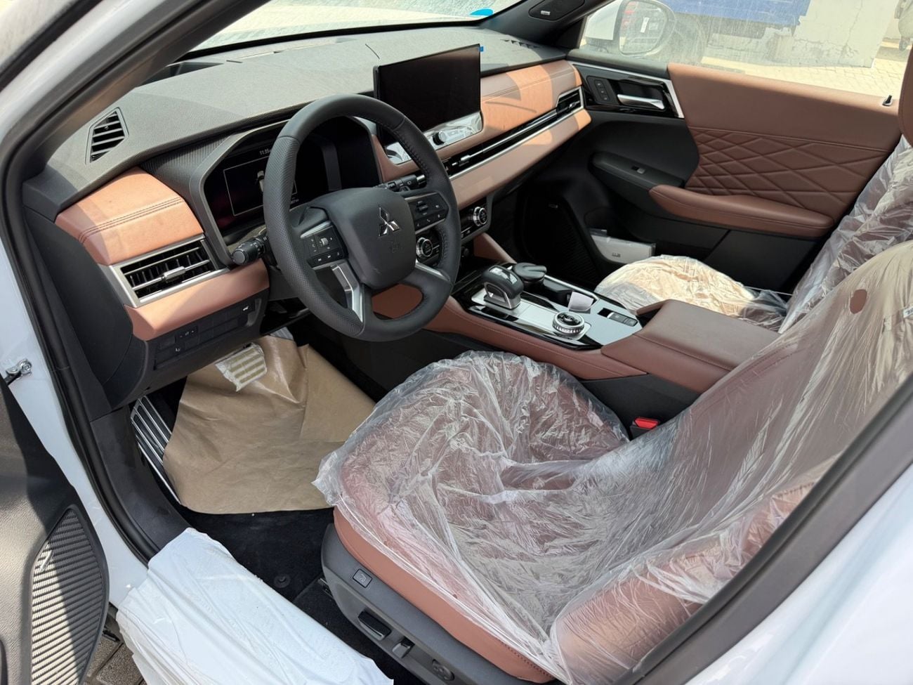 Mitsubishi Outlander 2.5 л 2026 г. Белый, пробег 1 км
