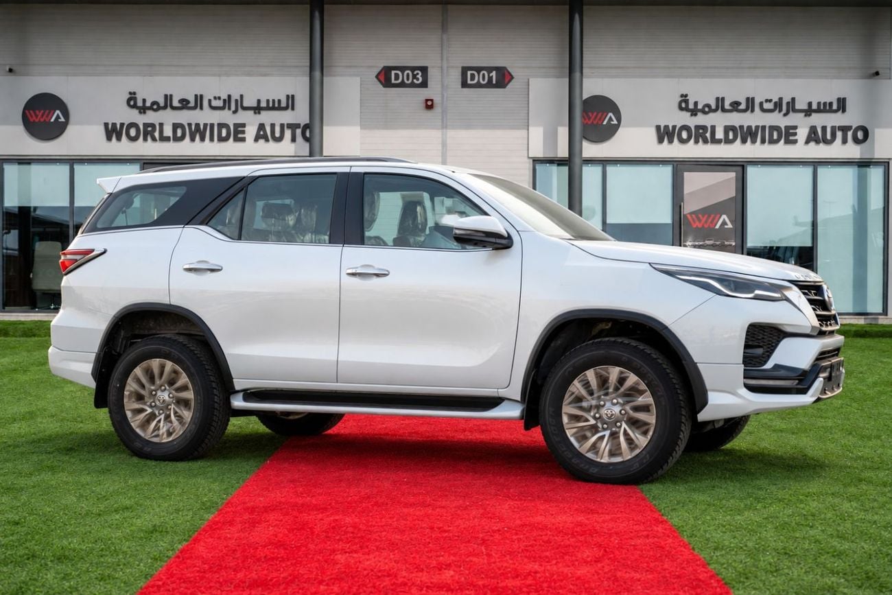 Toyota Fortuner 4.0 л 2026 г. Белый