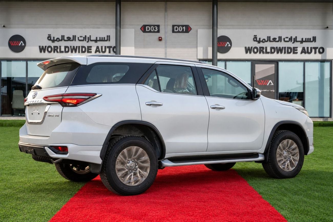 Toyota Fortuner 4.0 л 2026 г. Белый
