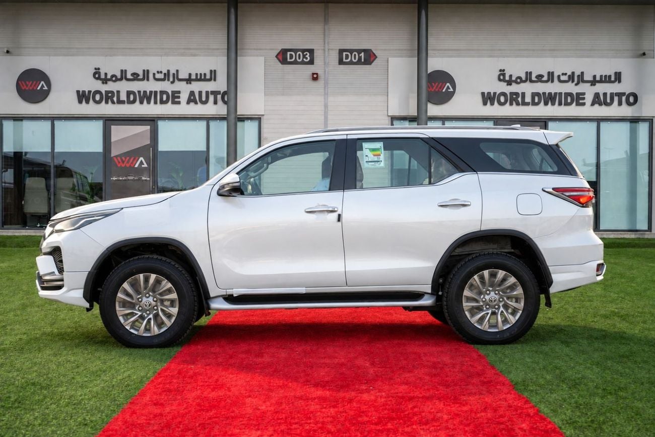 Toyota Fortuner 4.0 л 2026 г. Белый