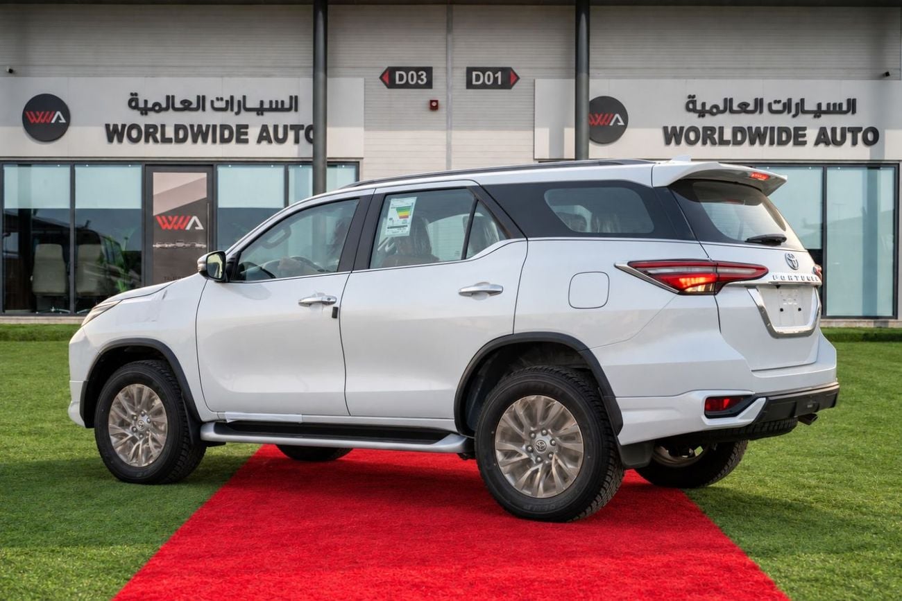 Toyota Fortuner 4.0 л 2026 г. Белый