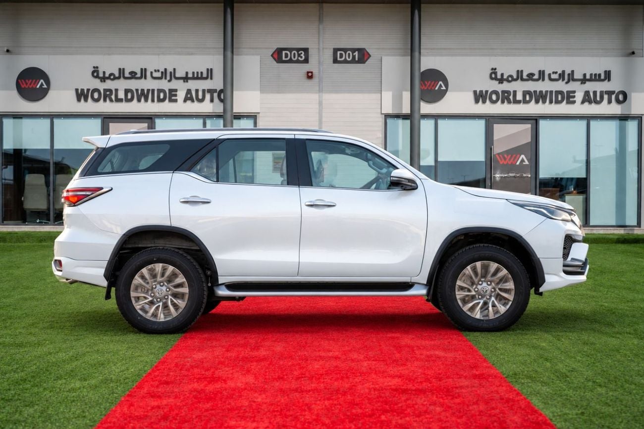Toyota Fortuner 4.0 л 2026 г. Белый