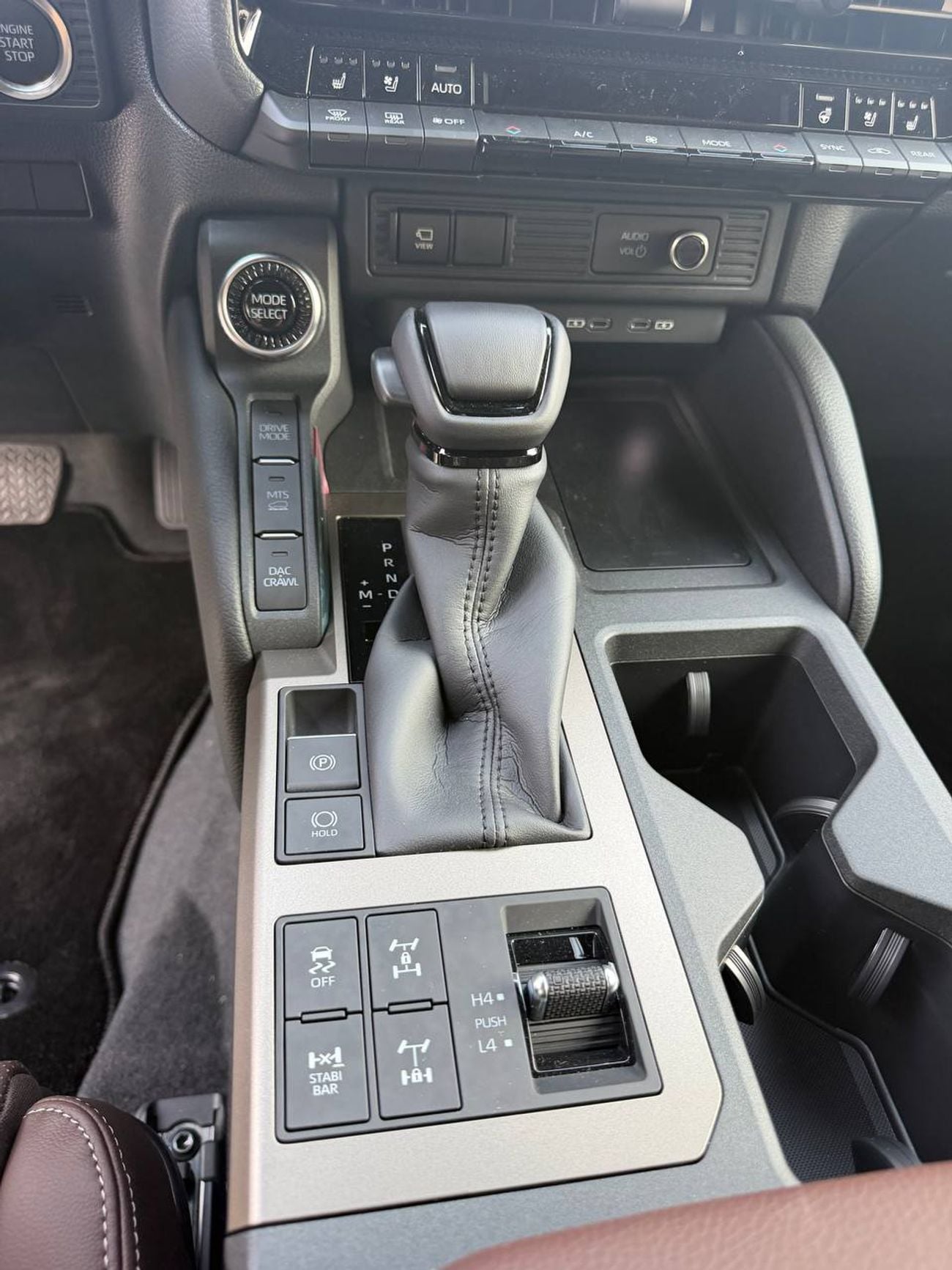 Toyota Land Cruiser 3.5 л 2026 г. Серый