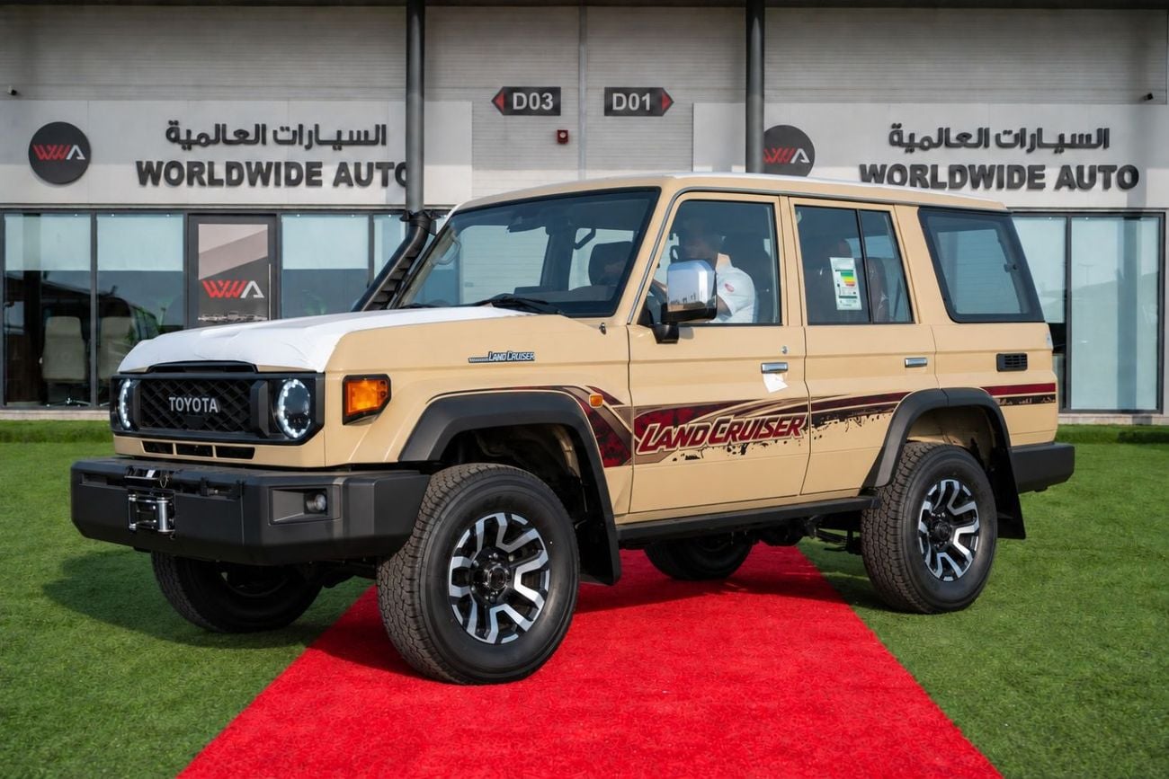 Toyota Land Cruiser 70 4.0 л 2026 г. Бежевый