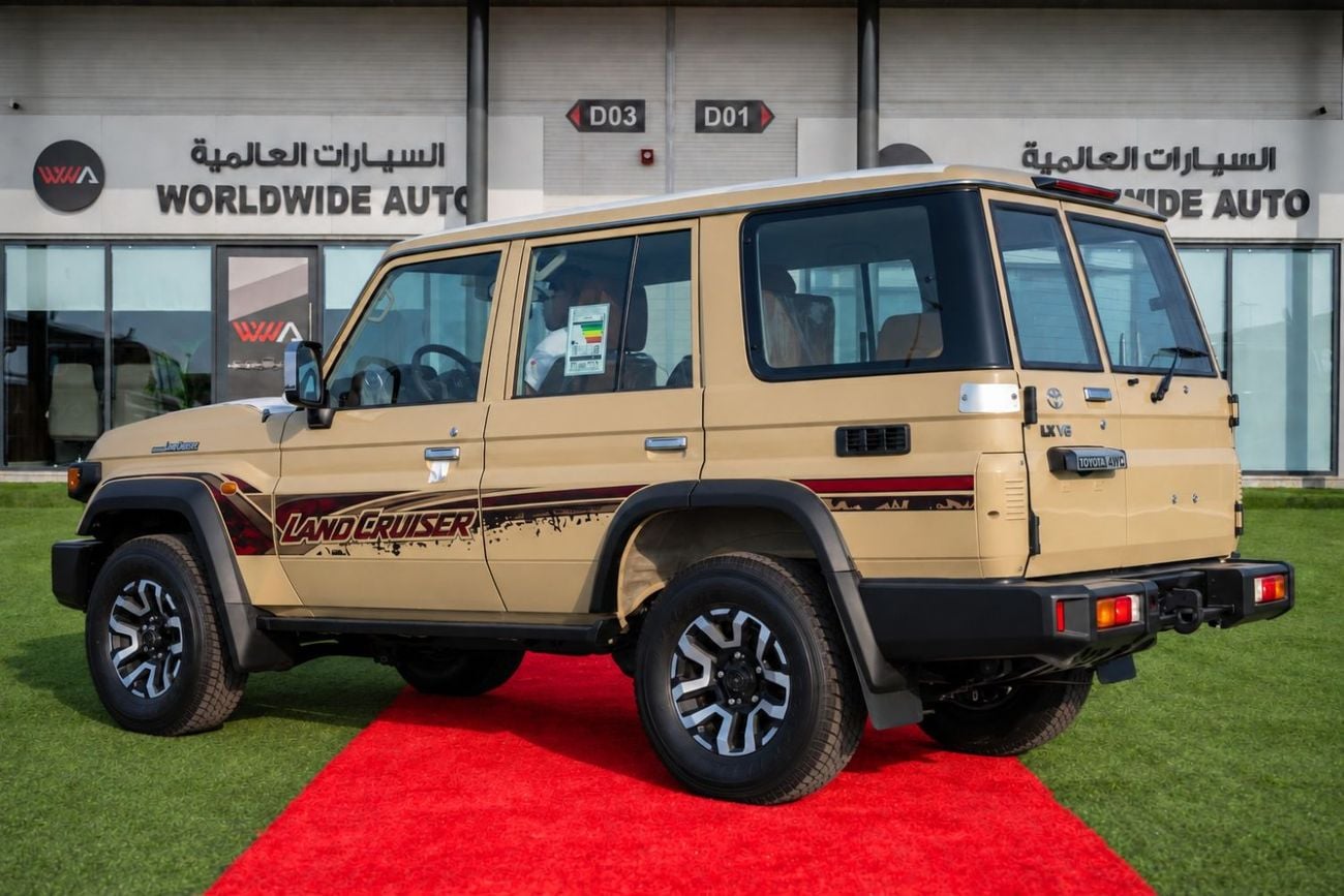 Toyota Land Cruiser 70 4.0 л 2026 г. Бежевый